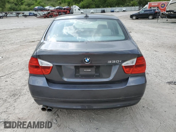 2006 BMW 3 Series 330i z VIN WBAVB33576KR77249, wystawiony jako Copart lot #54324055 z przebiegiem 93 180 mil mil oraz Szkoda całkowita • Salvage title. Historia ofert i sprzedaży dostępna na DreamBid. Obrazek 6.