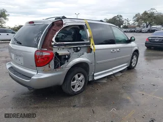 2005 Dodge Caravan SXT with VIN 2D4GP44L85R207743, listed as a IAAI auction lot 41651028 with 56,754 mi miles. Bid and sale history available at carsss.com. Image 4.