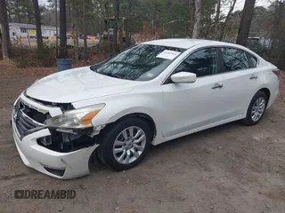 2014 Nissan Altima 2.5 S with VIN 1N4AL3AP2EN335771, listed as a IAAI auction lot 41202964 with 164,995 mi miles. Bid and sale history available at carsss.com. Image 2.
