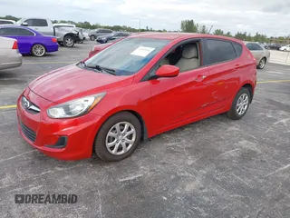 2013 Hyundai Accent GS z VIN KMHCT5AE2DU123126, wystawiony jako IAAI lot #40902043 z przebiegiem 97 822 mil mil oraz . Historia ofert i sprzedaży dostępna na DreamBid. Obrazek 2.