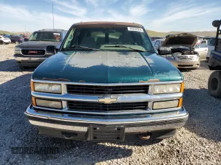1995 Chevrolet Suburban with VIN 1GNFK16K6SJ398208, listed as a Copart auction lot 55222954 with 131,045 mi miles and Salvage Title. Bid and sale history available at carsss.com. Image 5.