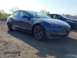 2022 Tesla Model 3 Long Range z VIN 5YJ3E1EB2NF183893, wystawiony jako IAAI lot #42130396 z przebiegiem 25 552 mil mil oraz . Historia ofert i sprzedaży dostępna na DreamBid. Obrazek 1.