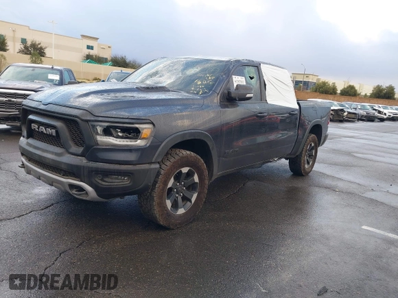 2019 Ram 1500 Rebel z VIN 1C6SRFLT2KN900600, wystawiony jako IAAI lot #41307832 z przebiegiem 74 481 mil mil oraz . Historia ofert i sprzedaży dostępna na DreamBid. Obrazek 2.