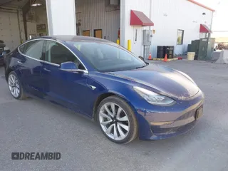 2018 Tesla Model 3 Long Range Battery z VIN 5YJ3E1EB3JF091802, wystawiony jako IAAI lot #40535667 z przebiegiem 101 010 mil mil oraz . Historia ofert i sprzedaży dostępna na DreamBid. Obrazek 1.