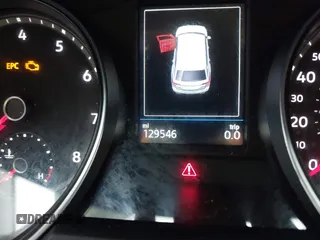 2018 Volkswagen Atlas SE z VIN 1V2KR2CAXJC517240, wystawiony jako IAAI lot #42361370 z przebiegiem 129 546 mil mil oraz . Historia ofert i sprzedaży dostępna na DreamBid. Obrazek 16.