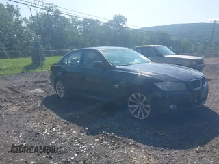 2011 BMW 3 Series 328i xDrive z VIN WBAPK7C5XBF085225, wystawiony jako IAAI lot #42534473 z przebiegiem 172 876 mil mil oraz . Historia ofert i sprzedaży dostępna na DreamBid. Obrazek 1.