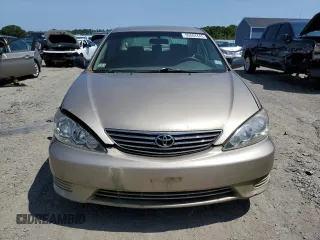 2005 Toyota Camry STD z VIN JTDBE32K850302413, wystawiony jako Copart lot #60884445 z przebiegiem 342 219 mil mil oraz Czysty tytuł • Clean title. Historia ofert i sprzedaży dostępna na DreamBid. Obrazek 5.