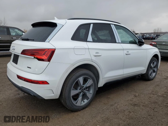 2024 Audi Q5 Komfort with VIN WA1AAAFY4R2124076, listed as a Copart auction lot 84029874 with 66 mi miles and Non Repairable. Bid and sale history available at carsss.com. Image 3.