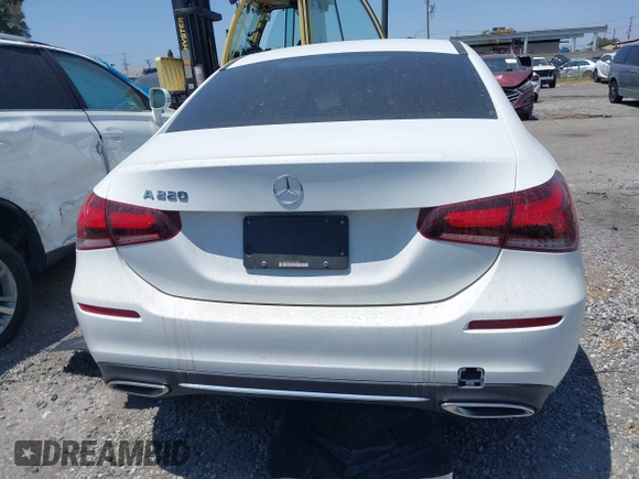 2019 Mercedes-Benz A 220 z VIN WDD3G4EB7KW022688, wystawiony jako IAAI lot #42023919 z przebiegiem 59 968 mil mil oraz . Historia ofert i sprzedaży dostępna na DreamBid. Obrazek 17.