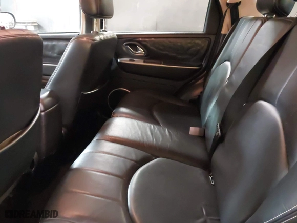 2005 Mercury Mariner Luxury with VIN 4M2YU57115DJ31547, listed as a IAAI auction lot 41565468 with 68,061 mi miles. Bid and sale history available at carsss.com. Image 8.