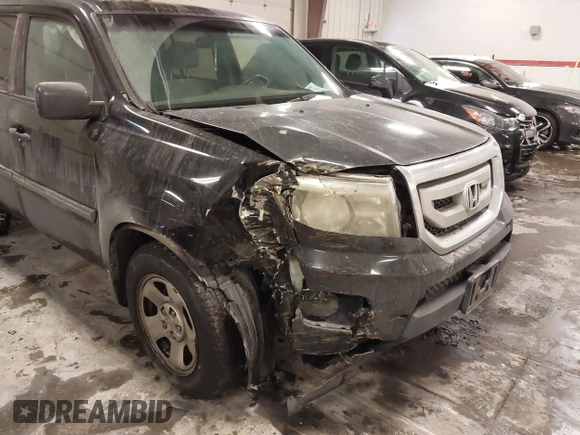 2011 Honda Pilot LX with VIN 5FNYF4H21BB022527, listed as a IAAI auction lot 41617546 with 158,518 mi miles. Bid and sale history available at carsss.com. Image 6.