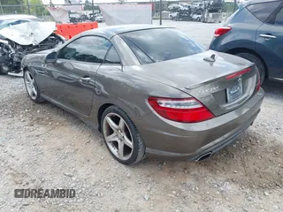 2015 Mercedes-Benz SLK 250 z VIN WDDPK4HA5FF110938, wystawiony jako IAAI lot #42098160 z przebiegiem 46 779 mil mil oraz . Historia ofert i sprzedaży dostępna na DreamBid. Obrazek 3.