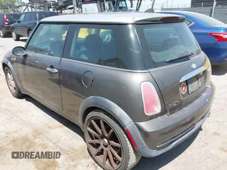 2006 MINI Hardtop with VIN WMWRC33566TJ76689, listed as a IAAI auction lot 42408697 with 153,382 mi miles and . Bid and sale history available at DreamBid. Image 3.
