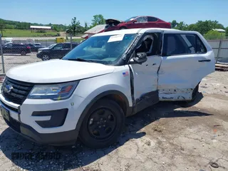 2017 Ford Police Interceptor Utility z VIN 1FM5K8AR9HGD26082, wystawiony jako IAAI lot #42302735 z przebiegiem 168 705 mil mil oraz . Historia ofert i sprzedaży dostępna na DreamBid. Obrazek 2.