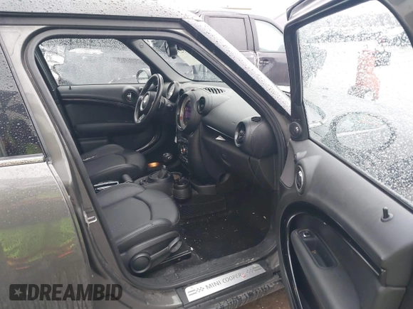2014 MINI Countryman S z VIN WMWZC5C55EWP38431, wystawiony jako IAAI lot #41710523 z przebiegiem 153 441 mil mil oraz . Historia ofert i sprzedaży dostępna na DreamBid. Obrazek 5.