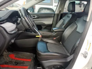 2022 Jeep Compass Latitude z VIN 3C4NJCBB0NT137906, wystawiony jako Copart lot #60041805 z przebiegiem 61 177 mil mil oraz Szkoda całkowita • Salvage title. Historia ofert i sprzedaży dostępna na DreamBid. Obrazek 7.