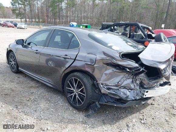 2021 Toyota Camry SE Nightshade with VIN 4T1G11AK0MU586968, listed as a IAAI auction lot 41729108 with 95,686 mi miles. Bid and sale history available at carsss.com. Image 3.