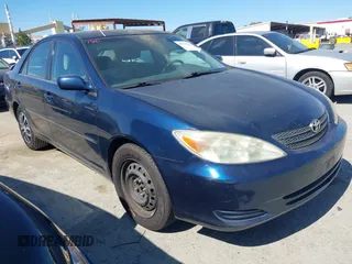 2002 Toyota Camry LE z VIN 4T1BE30K52U620072, wystawiony jako IAAI lot #42534084 z przebiegiem 148 117 mil mil oraz . Historia ofert i sprzedaży dostępna na DreamBid. Obrazek 1.