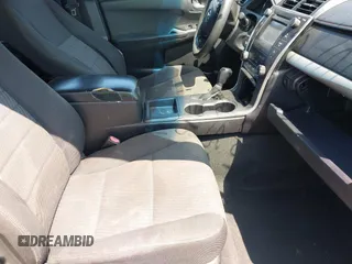 2015 Toyota Camry XLE z VIN 4T1BF1FK4FU933984, wystawiony jako IAAI lot #42121695 z przebiegiem Nie podano mil oraz . Historia ofert i sprzedaży dostępna na DreamBid. Obrazek 5.