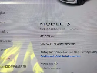 2021 Tesla Model 3 Standard Range Plus z VIN 5YJ3E1EA9MF027985, wystawiony jako IAAI lot #42045254 z przebiegiem 42 353 mil mil oraz . Historia ofert i sprzedaży dostępna na DreamBid. Obrazek 7.