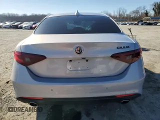 2021 Alfa Romeo Giulia z VIN ZARFAMAN5M7648056, wystawiony jako Copart lot #87389744 z przebiegiem Nie podano mil oraz Czysty tytuł • Clean title. Historia ofert i sprzedaży dostępna na DreamBid. Obrazek 6.