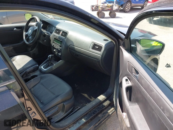 2012 Volkswagen Jetta Sedan SE w/Convenience & Sunroof with VIN 3VWDX7AJ4CM107290, listed as a IAAI auction lot 42142201 with 132,122 mi miles. Bid and sale history available at carsss.com. Image 5.