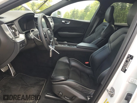 2019 Volvo XC60 R-Design z VIN LYVA22RMXKB234121, wystawiony jako Copart lot #57457405 z przebiegiem 93 792 mil mil oraz Szkoda całkowita • Salvage title. Historia ofert i sprzedaży dostępna na DreamBid. Obrazek 7.