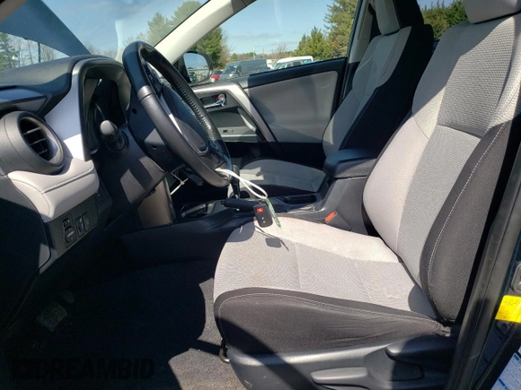 2018 Toyota RAV4 XLE with VIN JTMRFREV5JJ747135, listed as a Copart auction lot 50868015 with 63,403 mi miles and Salvage Title. Bid and sale history available at carsss.com. Image 7.