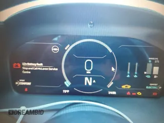2023 McLaren Artura z VIN SBM16AEA2PW001739, wystawiony jako Copart lot #81910384 z przebiegiem 3871 mil mil oraz Szkody całkowita. Historia ofert i sprzedaży dostępna na DreamBid. Obrazek 9.