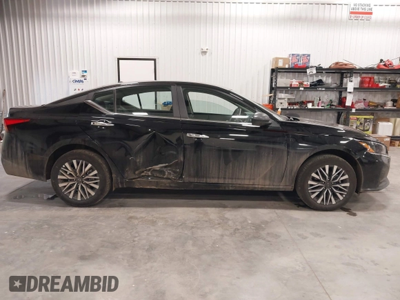 2025 Nissan Altima SV with VIN 1N4BL4DW7SN323575, listed as a IAAI auction lot 41603252 with 5,779 mi miles and . Bid and sale history available at DreamBid. Image 13.