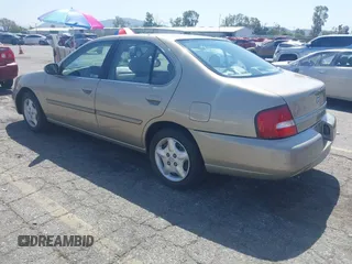 2000 Nissan Altima XE with VIN 1N4DL01D3YC197921, listed as a IAAI auction lot 41953585 with 84,233 mi miles. Bid and sale history available at carsss.com. Image 3.