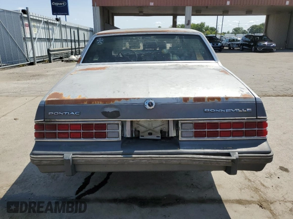1986 Pontiac Bonneville Brougham z VIN 2G2GR69H9G2241181, wystawiony jako Copart lot #68122684 z przebiegiem Nie podano mil oraz Nie do naprawy • Non repairable. Historia ofert i sprzedaży dostępna na DreamBid. Obrazek 6.