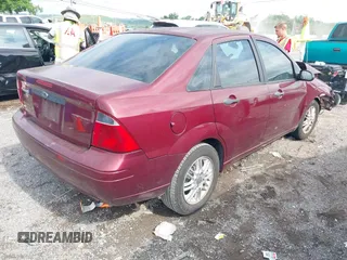 2007 Ford Focus S z VIN 1FAFP34N07W338511, wystawiony jako IAAI lot #42367463 z przebiegiem 170 000 mil mil oraz . Historia ofert i sprzedaży dostępna na DreamBid. Obrazek 4.