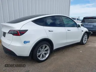 2021 Tesla Model Y Long Range with VIN 5YJYGDEE1MF152256, listed as a IAAI auction lot 42004769 with 35,176 mi miles. Bid and sale history available at carsss.com. Image 4.