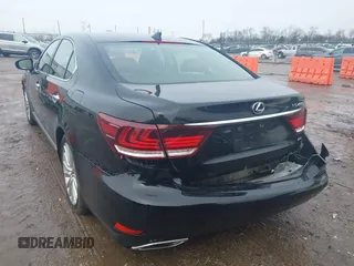 2017 Lexus LS 460 z VIN JTHCL5EF8H5028107, wystawiony jako IAAI lot #41677116 z przebiegiem 73 133 mil mil oraz . Historia ofert i sprzedaży dostępna na DreamBid. Obrazek 3.