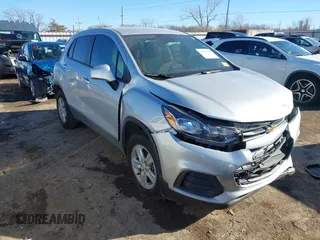 2022 Chevrolet Trax LS with VIN KL7CJNSMXNB545719, listed as a IAAI auction lot 41366593 with 9,225 mi miles. Bid and sale history available at carsss.com. Image 1.