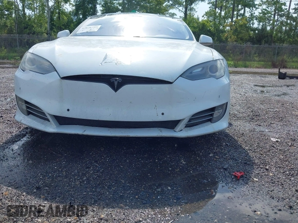 2014 Tesla Model S 60 with VIN 5YJSA1H1XEFP40611, listed as a IAAI auction lot 42826752 with Not provided miles and . Bid and sale history available at DreamBid. Image 6.