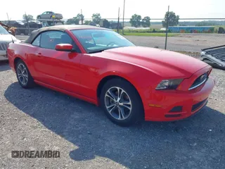 2014 Ford Mustang V6 с VIN 1ZVBP8EMXE5266387, выставлен на аукционе IAAI как лот 42482608 с пробегом 59 948 миль миль и . История ставок и продаж доступна на DreamBid. Изображение 1.