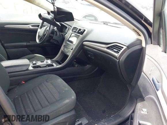 2019 Ford Fusion SE with VIN 3FA6P0H71KR255482, listed as a IAAI auction lot 41890864 with 125,077 mi miles. Bid and sale history available at carsss.com. Image 5.
