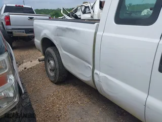 2006 Ford Super Duty F-250 XL with VIN 1FTSX20P36EB65212, listed as a IAAI auction lot 41499793 with 207,900 mi miles. Bid and sale history available at carsss.com. Image 12.