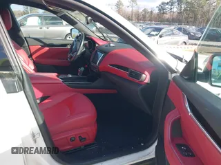 2018 Maserati Levante z VIN ZN661XUA9JX295951, wystawiony jako IAAI lot #41735398 z przebiegiem 32 367 mil mil oraz . Historia ofert i sprzedaży dostępna na DreamBid. Obrazek 5.