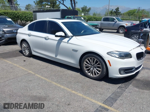 2015 BMW 5 Series 528i z VIN WBA5A5C58FD514538, wystawiony jako IAAI lot #42301127 z przebiegiem 147 084 mil mil oraz . Historia ofert i sprzedaży dostępna na DreamBid. Obrazek 1.