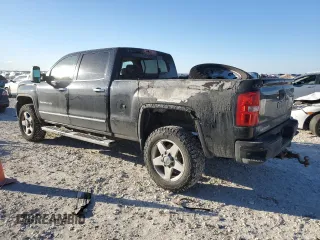 2015 GMC Sierra 2500HD Denali z VIN 1GT120E89FF153186, wystawiony jako Copart lot #88546105 z przebiegiem 418 972 mil mil oraz Czysty tytuł • Clean title. Historia ofert i sprzedaży dostępna na DreamBid. Obrazek 2.