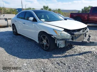 2013 Nissan Maxima 3.5 S with VIN 1N4AA5AP4DC819615, listed as a IAAI auction lot 41323535 with 180,387 mi miles. Bid and sale history available at carsss.com. Image 1.