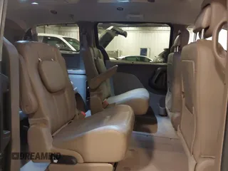 2015 Chrysler Town & Country Touring L z VIN 2C4RC1CG9FR728864, wystawiony jako IAAI lot #42211260 z przebiegiem 150 345 mil mil oraz . Historia ofert i sprzedaży dostępna na DreamBid. Obrazek 8.