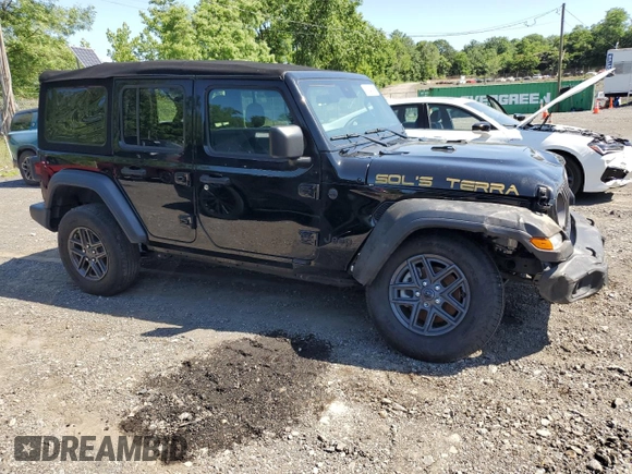 2024 Jeep Wrangler Sport S z VIN 1C4PJXDGXRW334039, wystawiony jako Copart lot #62534415 z przebiegiem 13 528 mil mil oraz Szkoda całkowita • Salvage title. Historia ofert i sprzedaży dostępna na DreamBid. Obrazek 4.