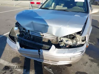 1999 Toyota Camry LE z VIN 4T1BF28K3XU931485, wystawiony jako IAAI lot #41413709 z przebiegiem 148 621 mil mil oraz . Historia ofert i sprzedaży dostępna na DreamBid. Obrazek 6.
