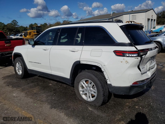 2024 Jeep Grand Cherokee Altitude with VIN 1C4RJHAG5R8592735, listed as a Copart auction lot 81886404 with 3,998 mi miles and Salvage Title. Bid and sale history available at carsss.com. Image 2.