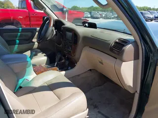 1998 Toyota Land Cruiser with VIN JT3HT05J2W0022171, listed as a IAAI auction lot 41886798 with 313,665 mi miles. Bid and sale history available at carsss.com. Image 5.