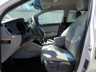 2017 Hyundai Tucson SE с VIN KM8J3CA49HU297543, выставлен на аукционе Copart как лот 55677775 с пробегом 95 237 миль миль и Списание • Salvage title. История ставок и продаж доступна на DreamBid. Изображение 7.